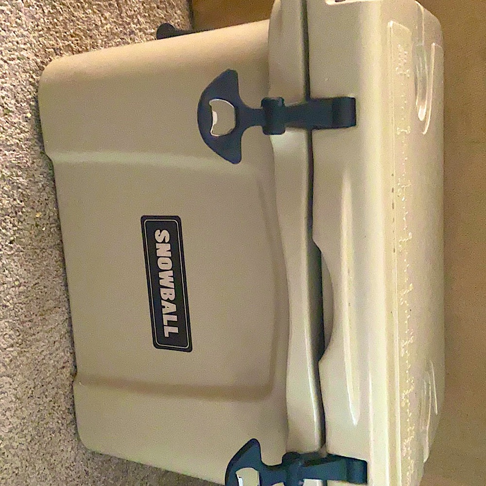 SNOWBALL LARGE Portable Cooler. Never used.
